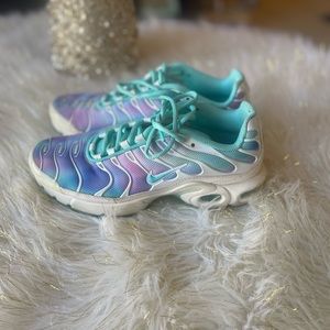 Pre-loved women’s Nike sneakers size 6